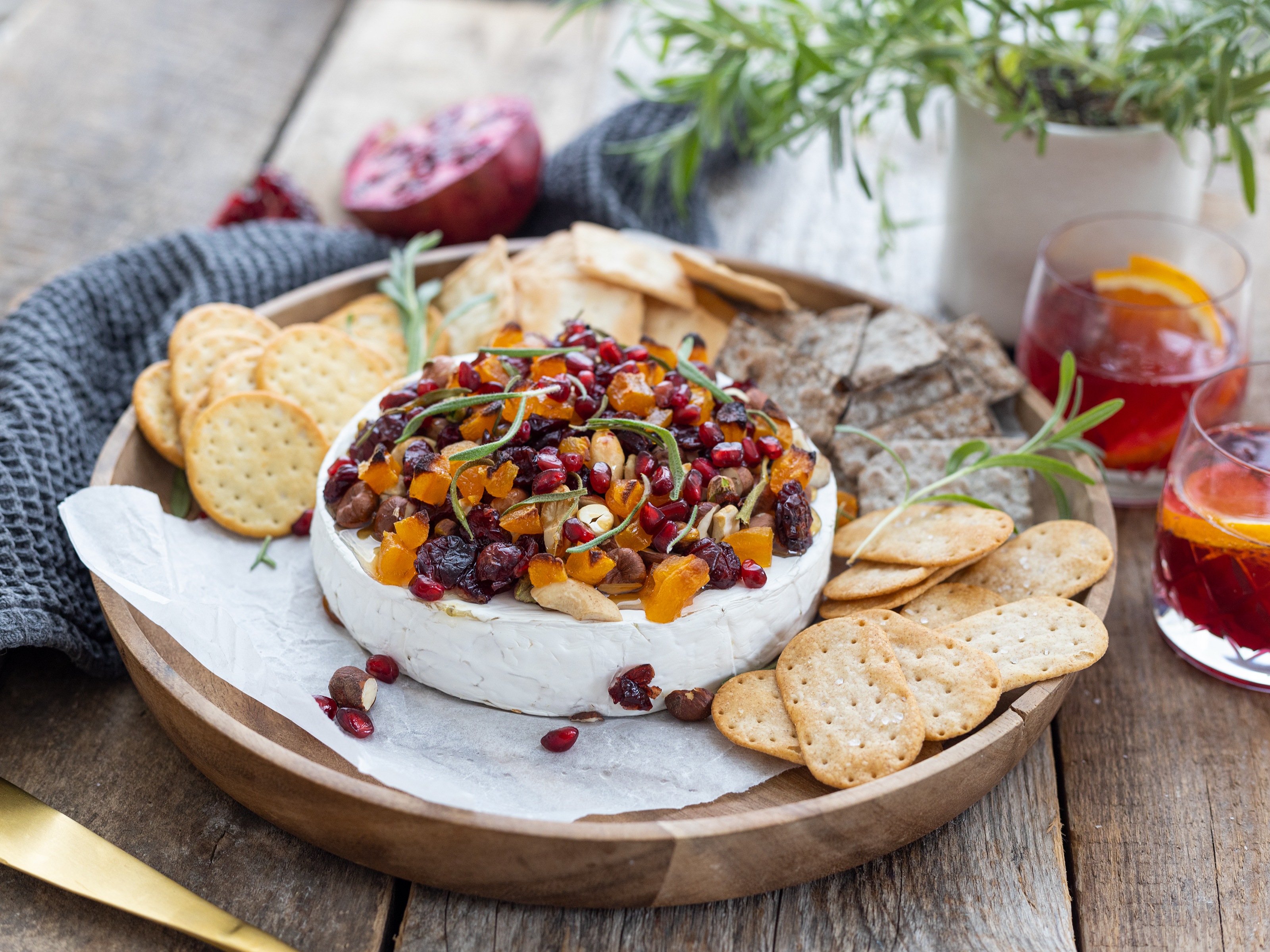 Utvalda Varm Brietarta Med Notter Tranbar Och Honung Liggande Ej Produkt